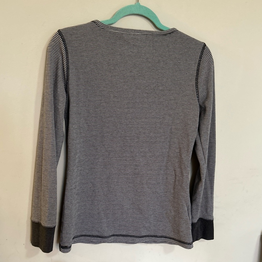 Eddie Bauer Ladies M Henly Gray White Striped Long Sleeve Top 1/4 Button Up - Picture 5 of 6